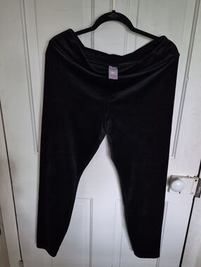 Black Velvet-Look Stretch Leggings